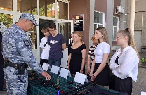 Экскурсия к судебным приставам