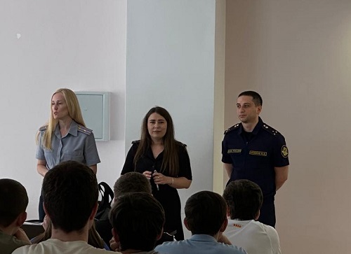 Строга бывает служба наша