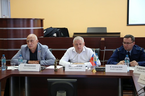 Круглый стол в краевой библиотеке